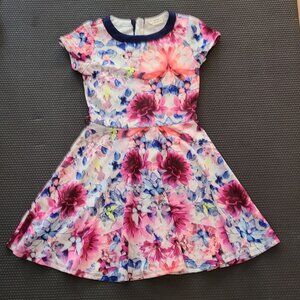 Beautiful btween girl's flower dress zipper back  Size 10